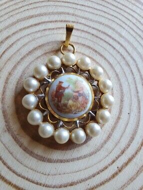 Vtg. Mid-century Porcelain & Faux Pearls Pendant